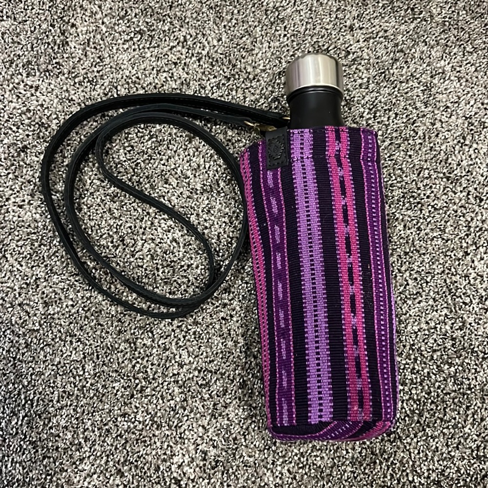 Nena & Co AOTM bottle holder with strap and bottle